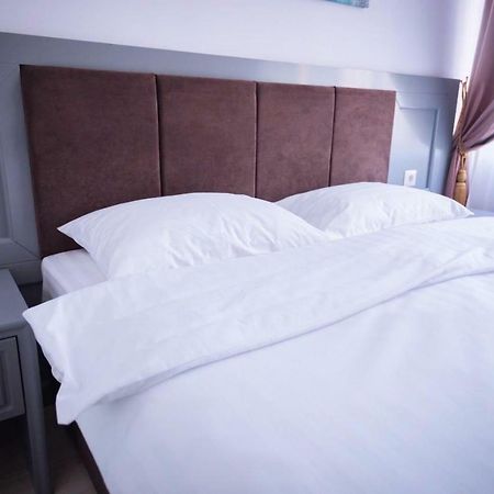Hotel Glaris Tirgu Frumos Eksteriør bilde